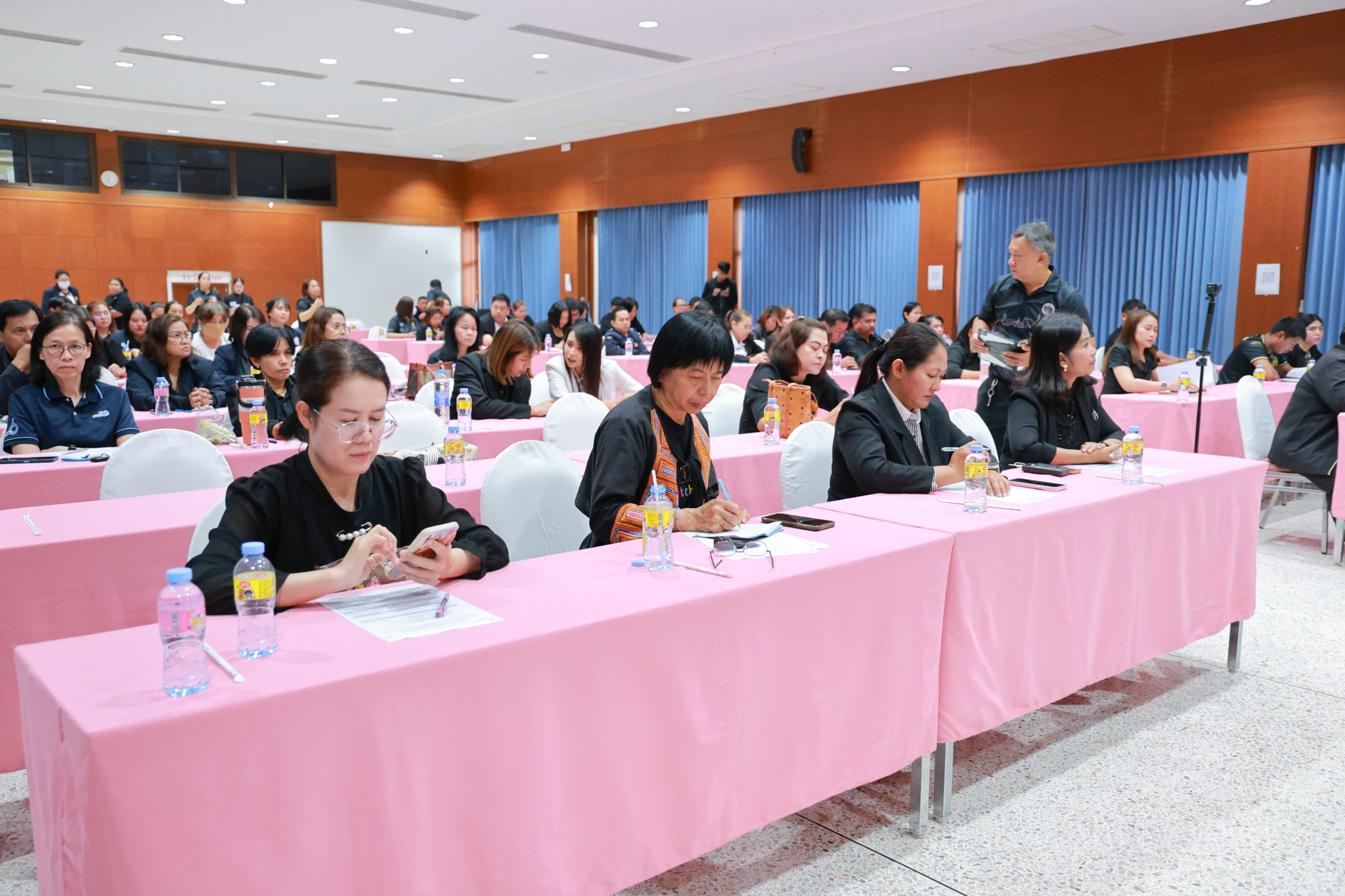 title - ปฏิรูปที่ดินจังหวัด เพชรบุรี มอบหมายให้ นางสาวนงลักษณ์ เล็กน้อย เจ้าพนักงานธุรการชำนาญงาน เข้าร่วมงานสัมมนา “การประหยัดพลังงาน ลดการใช้พลังงานในหน่วยงานภาครัฐ” ภายใต้โครงการส่งเสริมการลดการใช้พลังงานในภาครัฐ ประจำปีงบประมาณ พ.ศ. 2569